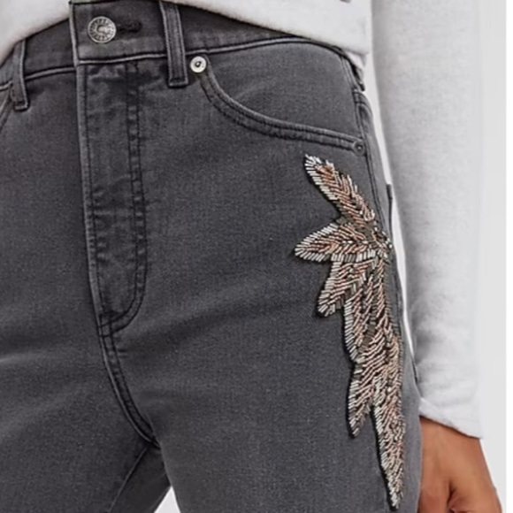 NWT Express Super High Waisted Black Beaded Side Slim Jeans 6R - Picture 1 of 10